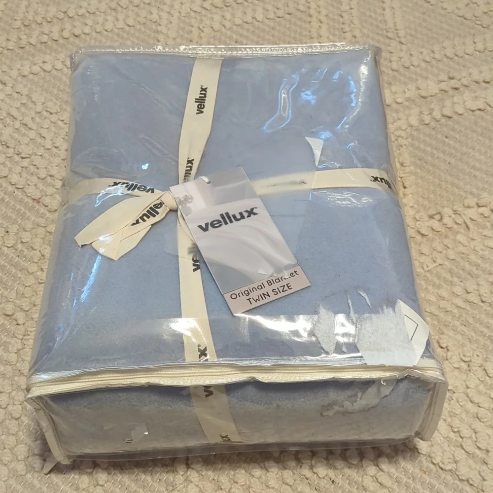 Vellux Original Queen Blanket - Soft Nylon Insulated Blanket for Bed Couch Blue
